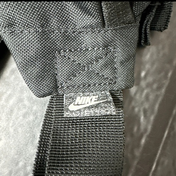 Nike Hip Pack Sport Pack Fanny Pack Expandable Waist Bag Black / White - Picture 4 of 9